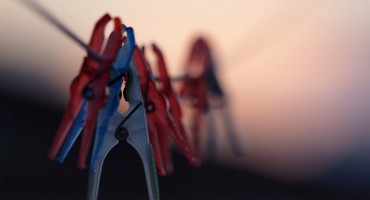 Photo Pinces à linge arctiques, phare de Tranøy en face des Lofoten en Norvège - Paul Kerrien - Issue 03